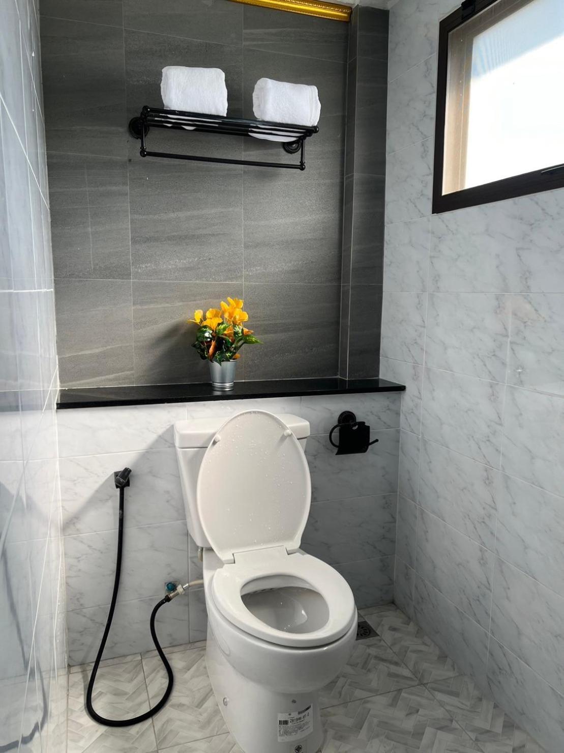 Quinstel Hostel Банкок Екстериор снимка